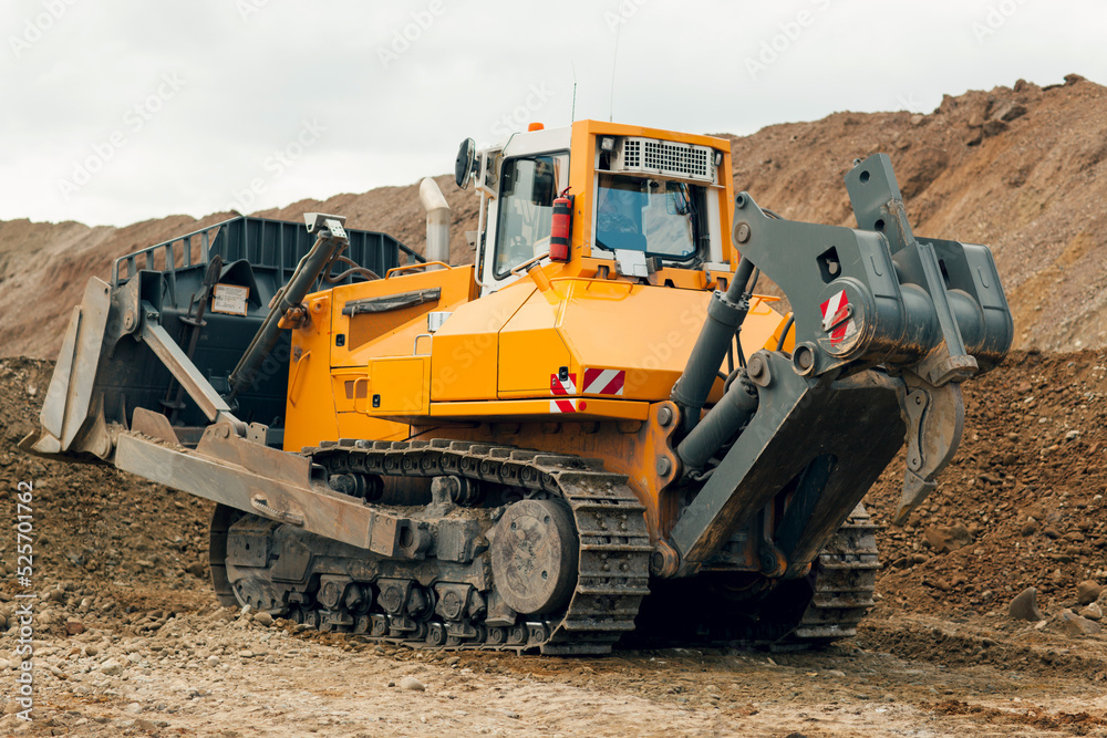 Obraz premium Track-type bulldozer. Earth-moving equipment.