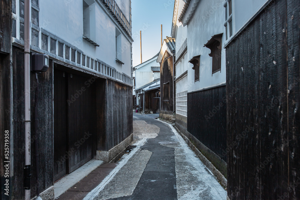 A back alley in Kurashiki Bikan Historical Quarter in sunny day. The town of Shirakabe (Namakokabe) concept