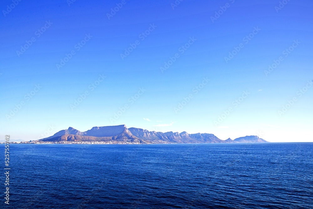 Silhouette von Kapstadt mit Tafelberg Silhouette von Kapstadt mit Tafelberg