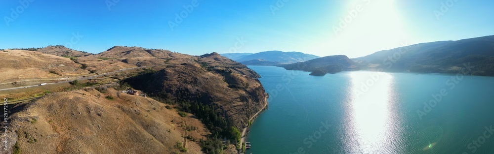 Εκτύπωση καμβά Scenic Highway in the desert by the lake
