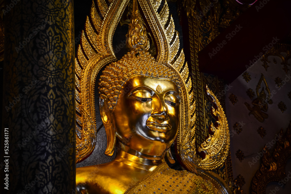 Fototapeta premium golden buddha statue
