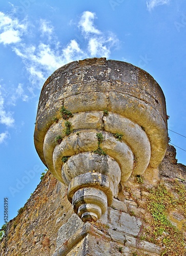 le caracasson porte rempart montréal yonne
