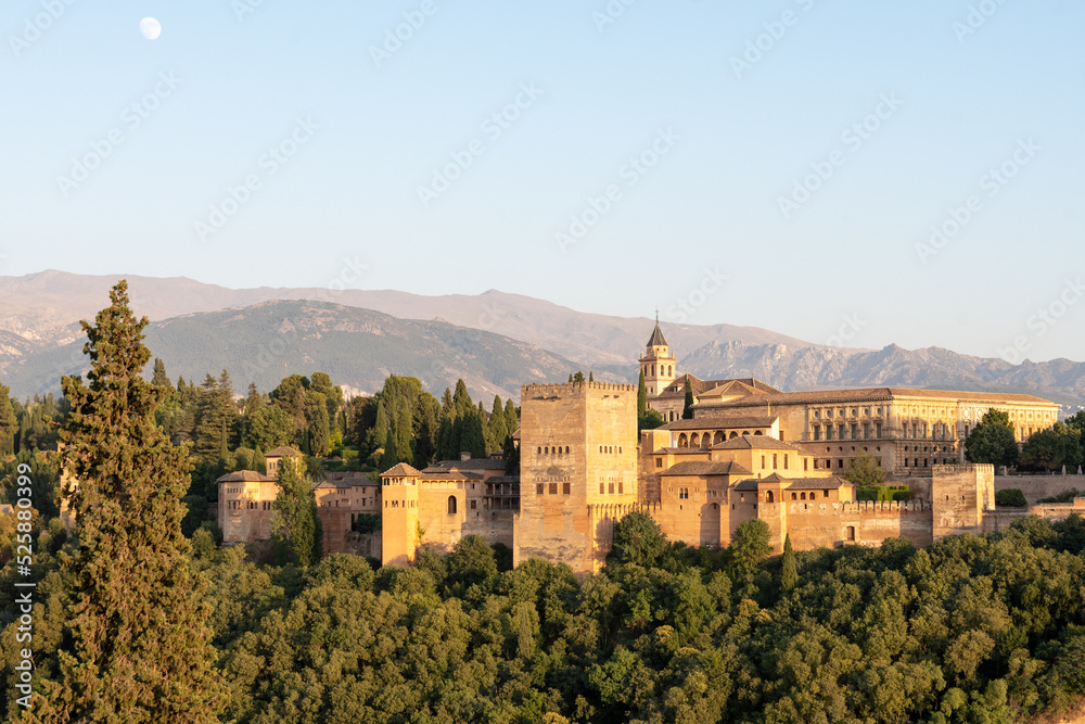 Vistas de la Alhambra al atardecer, Granada, España - obrazy, fototapety, plakaty 