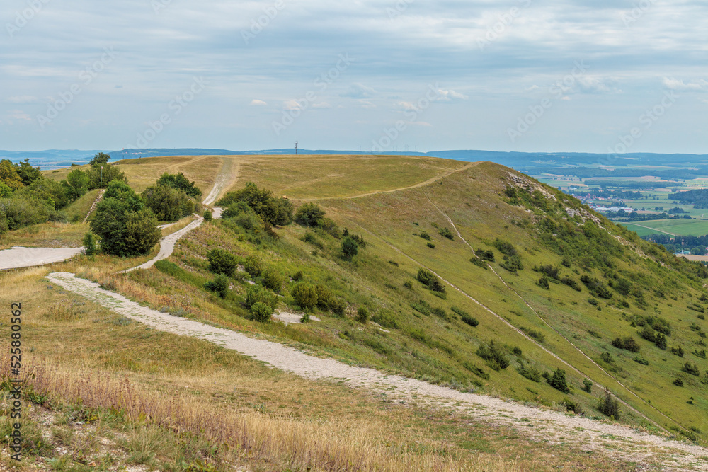 Blick auf dem Hesselberg bei Gerolfingen in Bayern