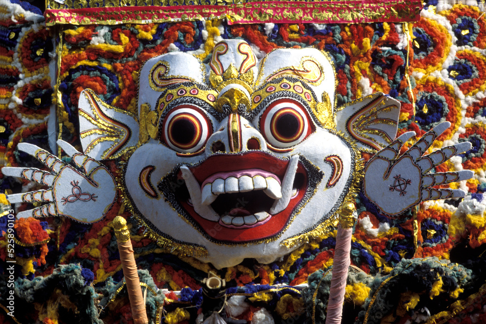 Obraz premium Mythologischer Schmuck, während einer Totenzeremonie, Bali