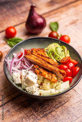 Salat Bowl mit Avocado