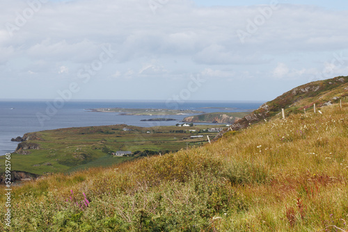Obraz na płótnie view of the irish coastline showing the atlantic in the distance w salonie