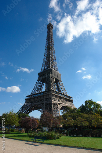 Fototapeta Naklejka Na Ścianę i Meble -  パリのエッフェル塔