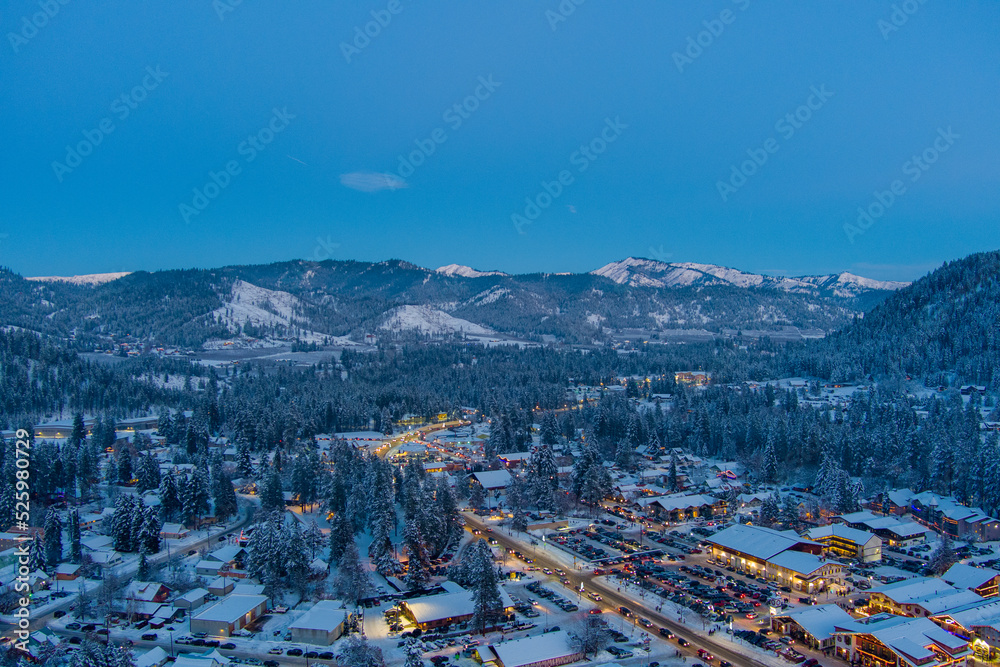 Fototapeta premium Leavenworth, Washington sunset in December