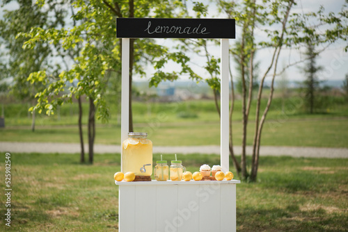 Fototapeta Naklejka Na Ścianę i Meble -  Wooden kiosk with lemonade and lemons, children's decorations in the park