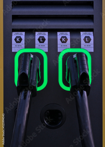 Dual charging station for electric cars