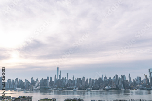 Φωτογραφία city skyline NYC morning overcast sky
