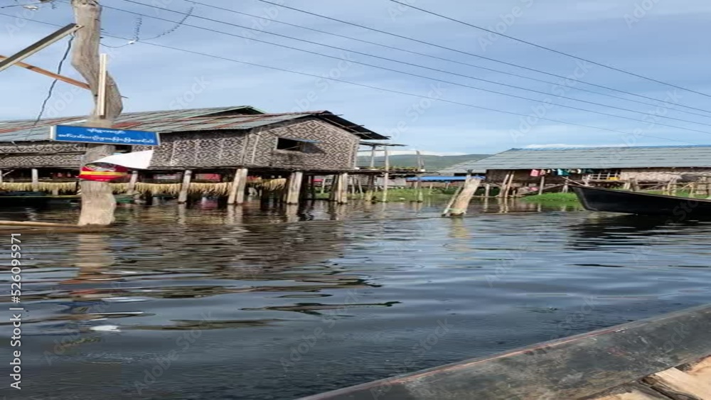 Village flottant sur le lac Inle - Myanmar Village flottant sur le lac Inle - Myanmar