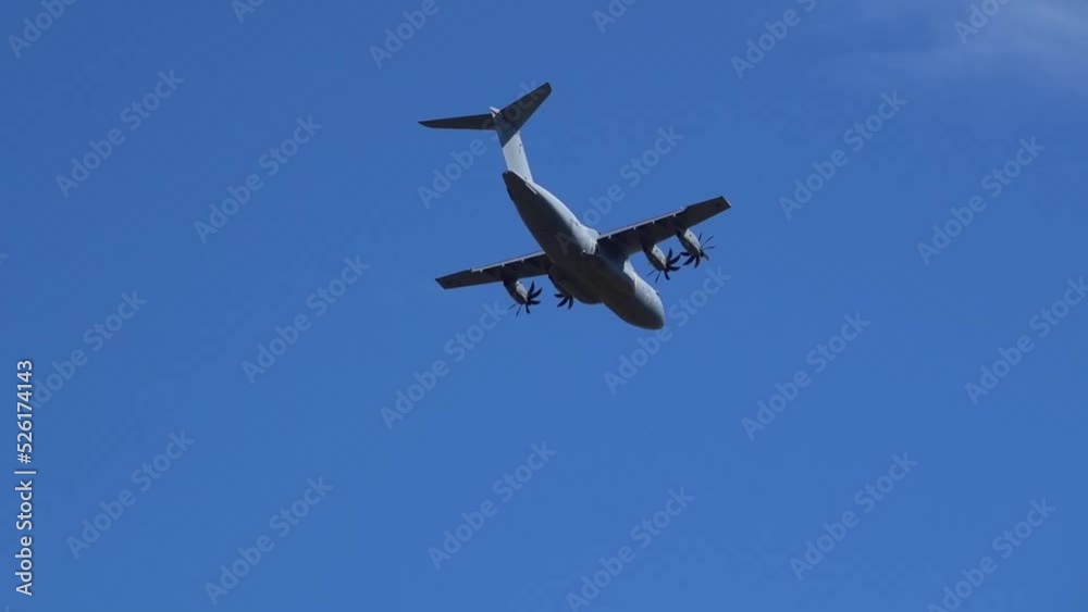 Royal Air Force Airbus A400M Atlas military plane (RAF ZM414) flying low level dropping 3 PARA parachute regiment soldiers on an airborne assault military exercise, summer bright cloud sky Royal Air Force Airbus A400M Atlas military plane (RAF ZM414) flying low level dropping 3 PARA parachute regiment soldiers on an airborne assault military exercise, summer bright cloud sky