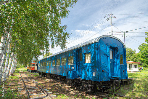 青いレトロな電車