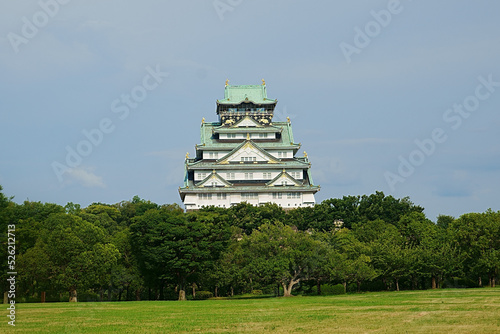 日本のお城、大阪城の石垣と堀