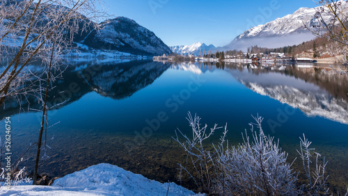 Grundlsee in der Steirmark an einem Wintermorgen bei schönem Wetter, Österreich, Salzkammergut photo