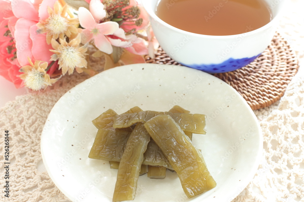 Φωτογραφία Japanese food, pickled Kombu seaweed on dish with copy space for healthy food im
