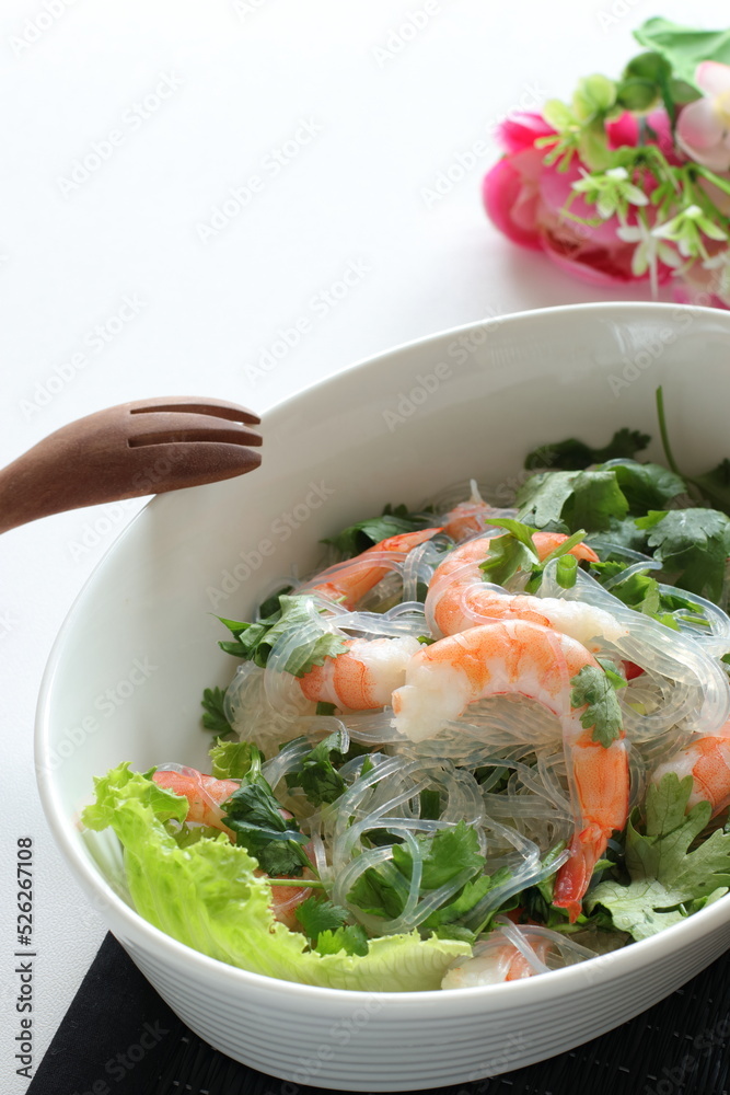 Φωτογραφία Thai food, shrimp and glass noodles with coriander leaves salad