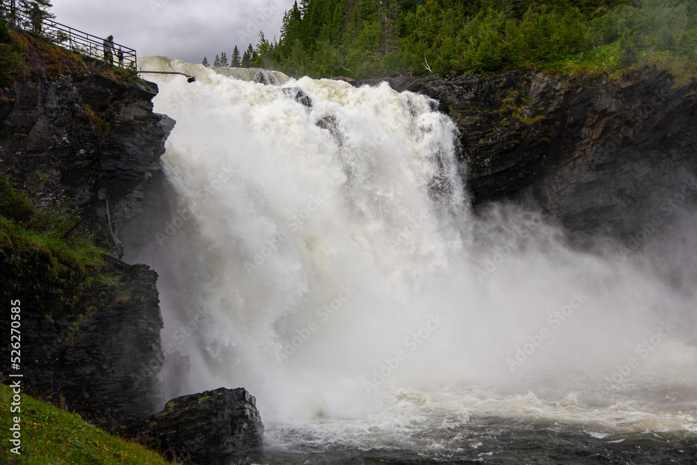 Obraz premium Der Wasserfall Tännforsen ist einer der mächtigsten Wasserfälle Schwedens