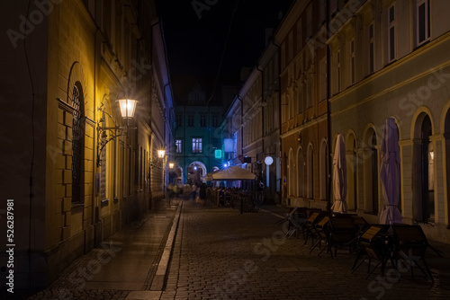 Aleja na wroc  awskim Starym Mie  cie nocn   por     An alley in Wroc  aw s Old Town at night