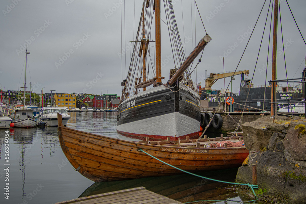 Boote im Hafen von Torshavn, Färöer Inseln