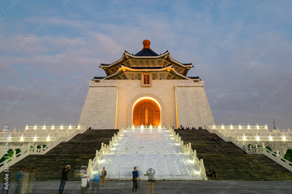 Evening view of the National Chiang Kai-shek Memorial Hall