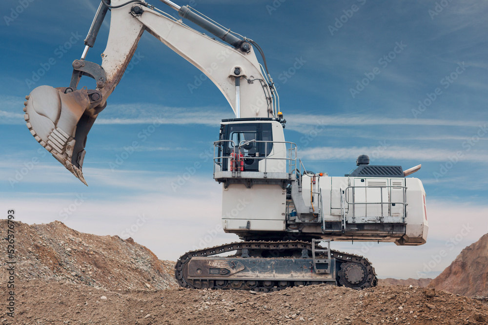 Obraz premium Large mining excavator