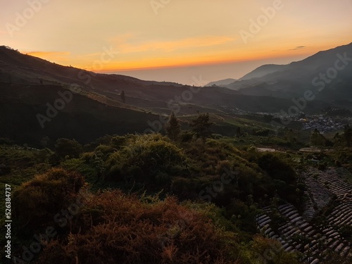 The natural scenery of the mountains when the sun rises in the morning