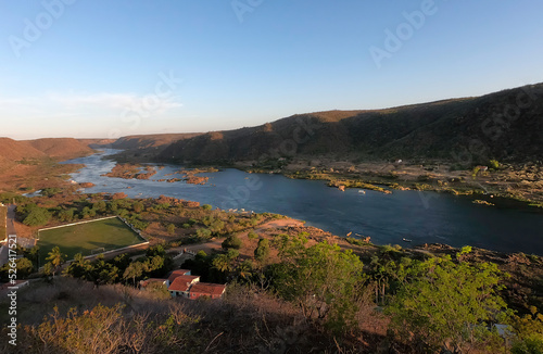 Vista panorâmica do Rio São Francisco, próximo à cidade de Piranhas, nordeste brasileiro