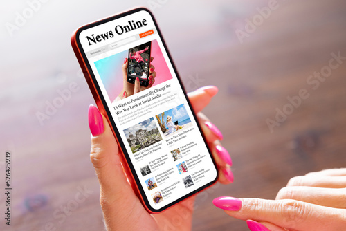 Quadro su tela Woman reading news on mobile phone, all contents are made up