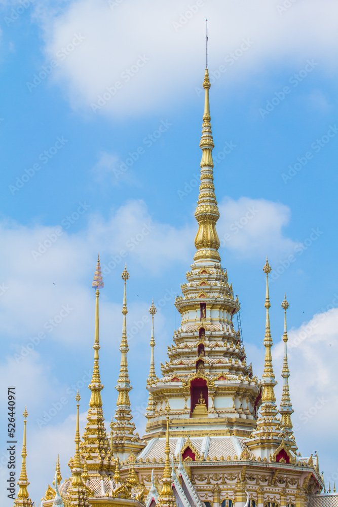 Fototapeta premium Golden White tip temple roof with blue sky background