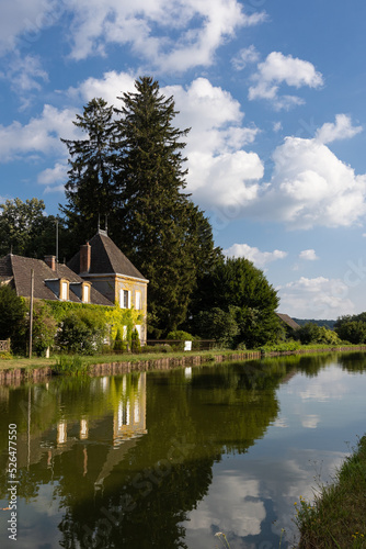 le long du canal du Centre vers Saint-Julien-sur-Dheune en bourgogne © jef 77