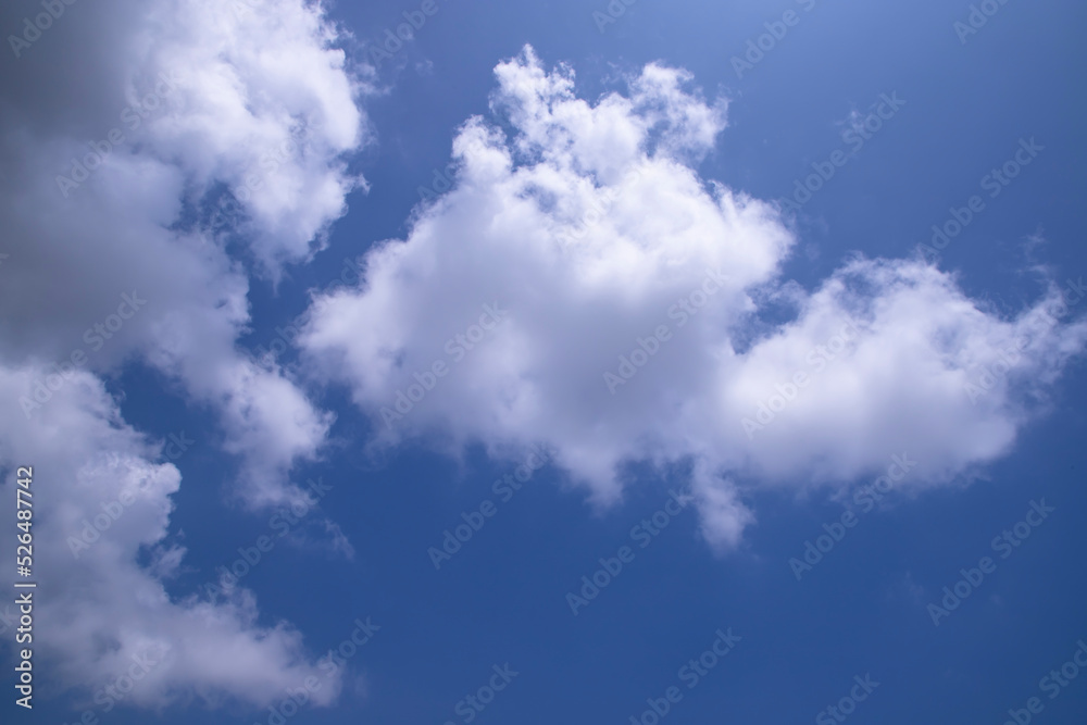 Obraz premium Beautiful Blue Sky With White Cloudy Dramatic Natural abstract background view