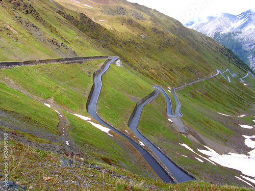 Stilfser Joch mit Blick in die Braulioschlucht photo