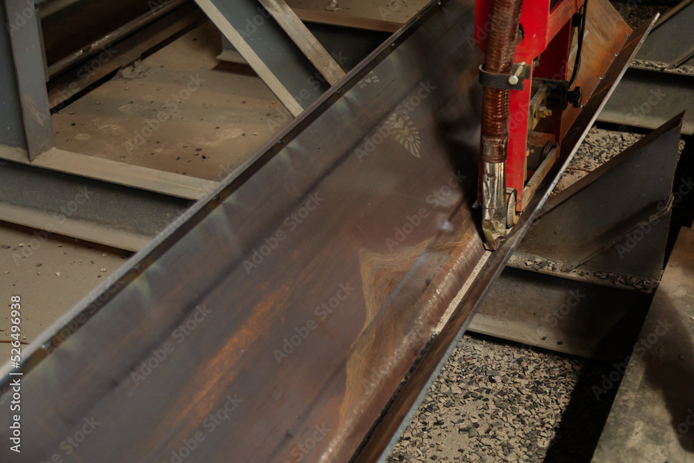 Obraz premium Automated welding machine in the steel production factory