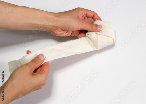                                                               folding a kimono string to store