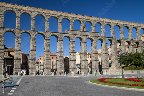 Leinwand Poster Aqueduct of Segovia from Plaza Artilleria
