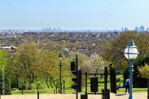 Quadro em tela View of London and the park on a clear day from Alexandra Palace in London, UK