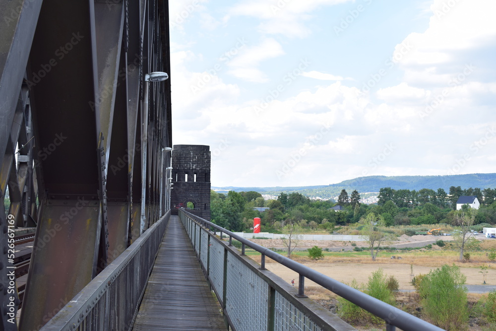 Fussweg pber die Eifenbahnbrücke bei Engers