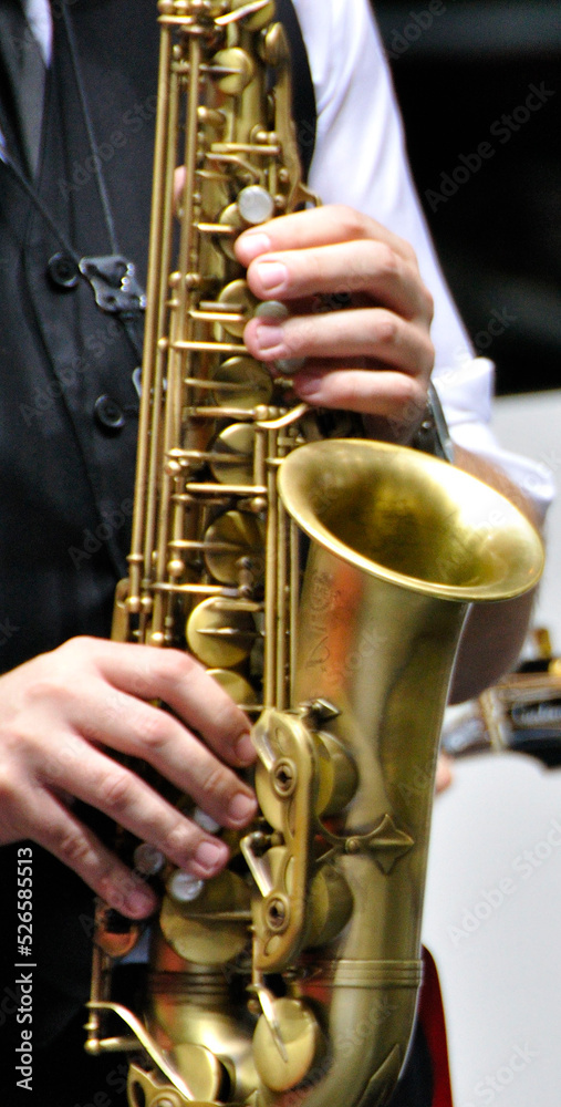 Fototapeta premium Jouer du saxophone