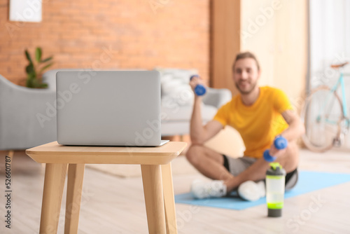 Sporty young man using lapt...