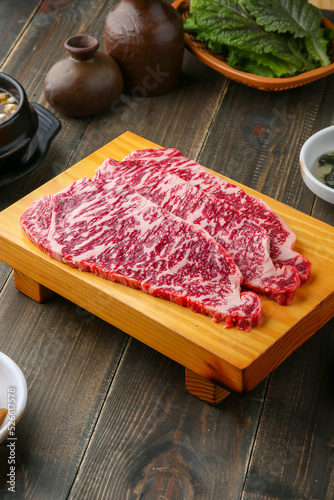 Canvas Print Beef chuck flap tail and side dishes in the background 나무배경에 소고기 살치살과 밑반찬들