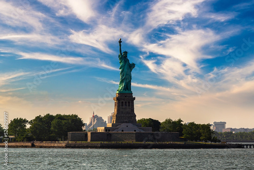 Statue of Liberty at sunset © Sergii Figurnyi