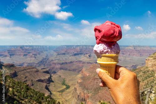 Valokuva Hand holding ice cream at Grand Canyon