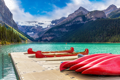 Billede på lærred Canoes on Lake Louise, Banff