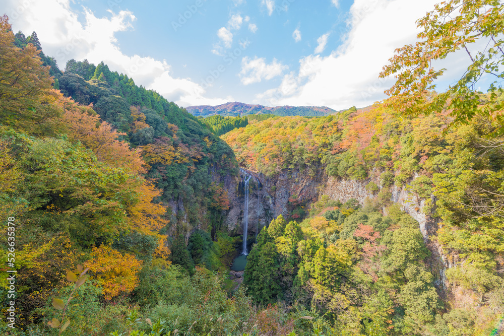 福貴野の滝の紅葉（大分県宇佐市）