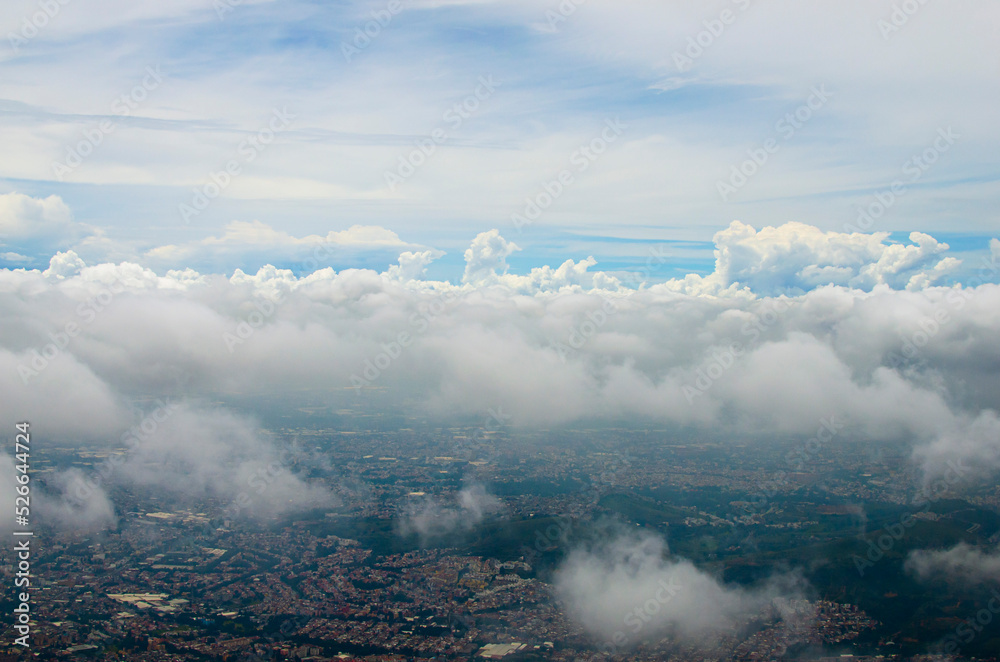 vista volando entre las nubes, estado de méxico nublado 