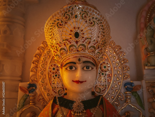 Fotografía Bangalore, India 29th August 2022:  Beautiful Interior decoration and designs in a Jain temple