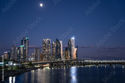 city skyline at night © 박효철